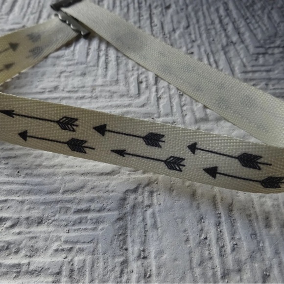 $6.00 Special Arrows Choker - Picture 3 of 4